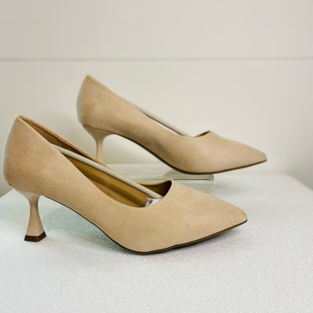 Point beige faux suede pumps